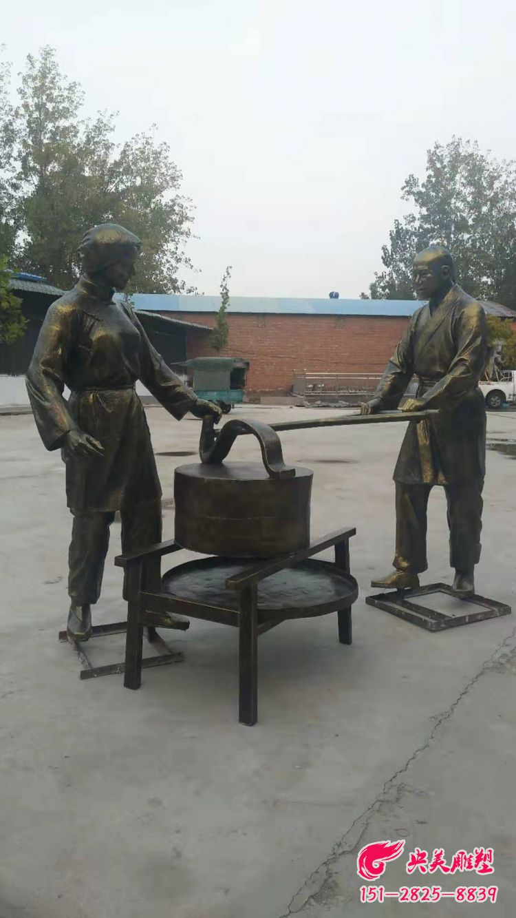 推磨雕塑-玻璃鋼仿銅民俗生活推磨磨豆子人物雕塑圖片 推磨雕塑-玻璃鋼仿銅民俗生活推磨磨豆子人物雕塑圖片