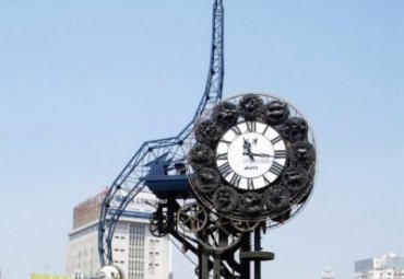 不銹鋼雕塑-大型城市廣場創意景觀鐘表雕塑
