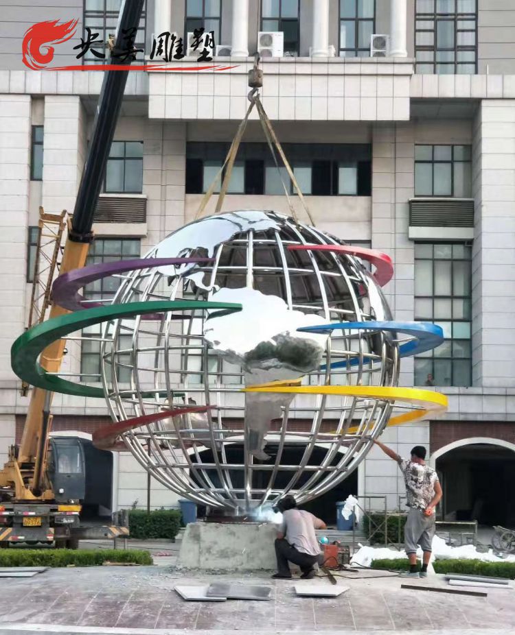 廣場擺放不銹鋼鏤空地球儀雕塑圖片
