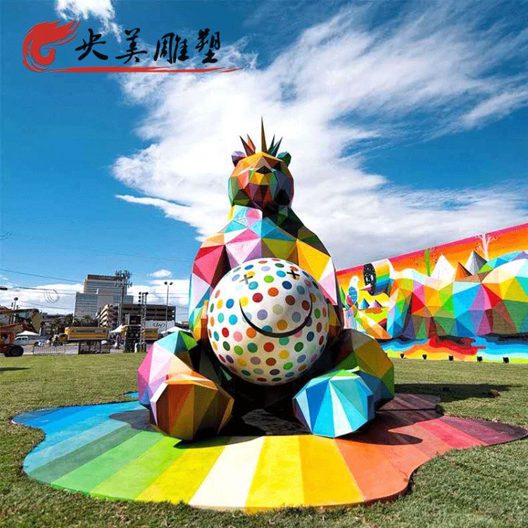 園林綠地大型玻璃鋼幾何彩繪熊雕塑圖片 園林綠地大型玻璃鋼幾何彩繪熊雕塑圖片