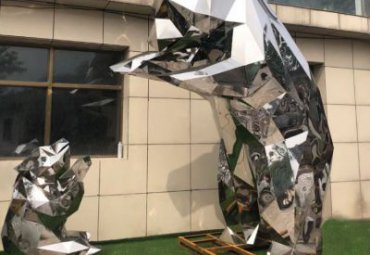 廣場(chǎng)不銹鋼幾何熊雕塑