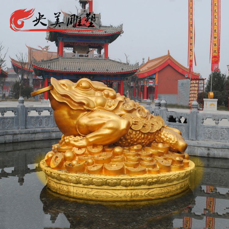 景區玻璃鋼噴漆金蟾雕塑圖片 景區玻璃鋼噴漆金蟾雕塑圖片