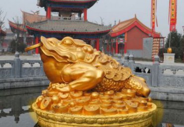 景區玻璃鋼噴漆金蟾雕塑