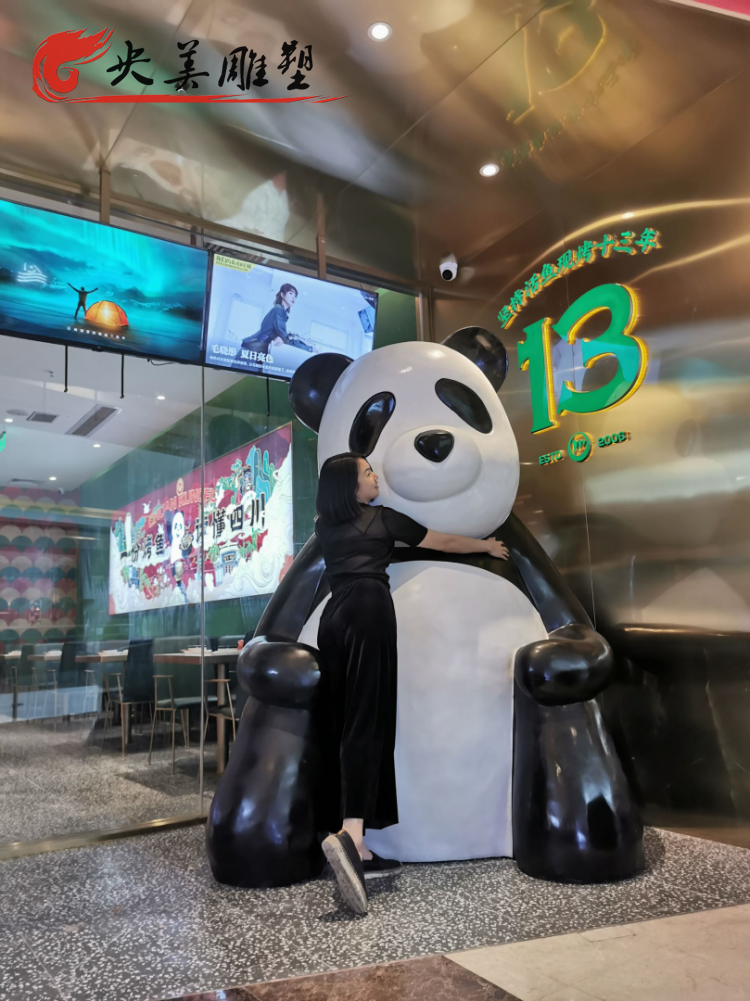 商場玻璃鋼卡通熊貓雕塑圖片 商場玻璃鋼卡通熊貓雕塑圖片