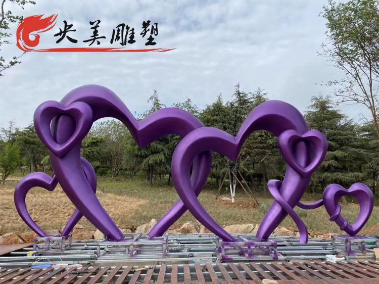公園擺放不銹鋼鏤空愛心雕塑圖片 公園擺放不銹鋼鏤空愛心雕塑圖片