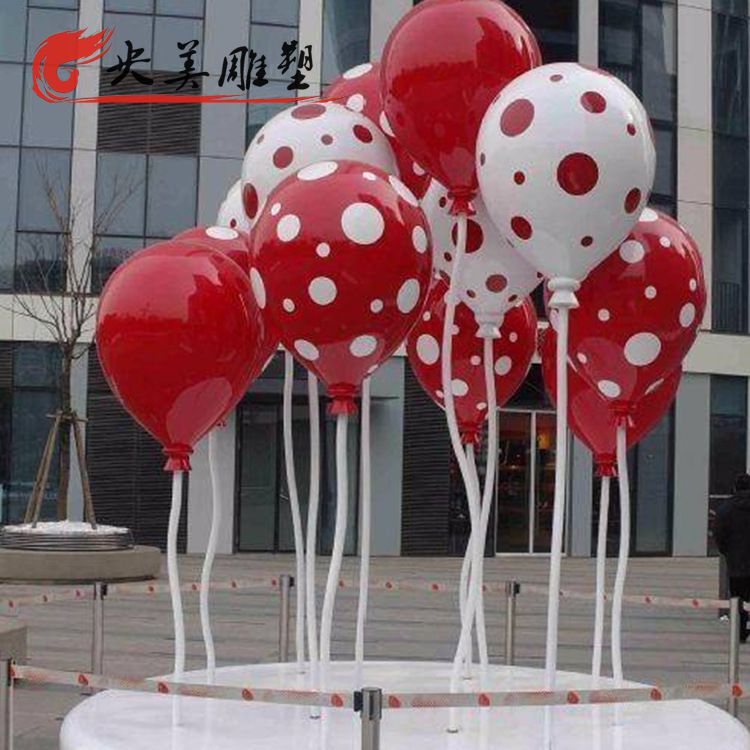 商場(chǎng)戶外擺放玻璃鋼彩繪氣球雕塑圖片 商場(chǎng)戶外擺放玻璃鋼彩繪氣球雕塑圖片