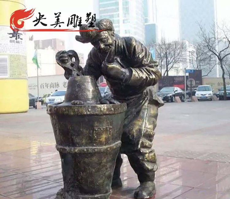 景區(qū)廣場(chǎng)玻璃鋼仿銅烤紅薯人物雕塑圖片 景區(qū)廣場(chǎng)玻璃鋼仿銅烤紅薯人物雕塑圖片