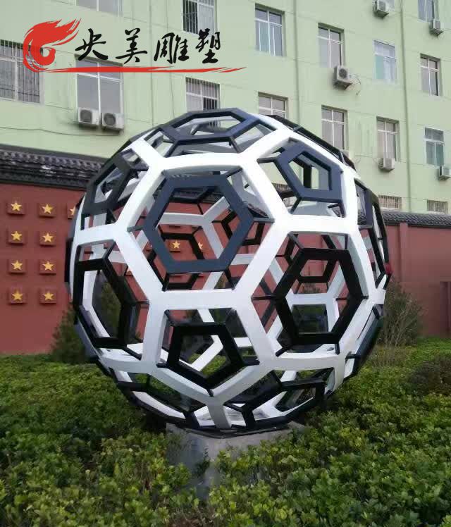 校園不銹鋼鏤空足球雕塑圖片 校園不銹鋼鏤空足球雕塑圖片
