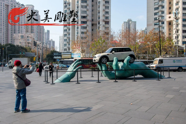 商場(chǎng)廣場(chǎng)裝飾大型玻璃鋼汽車(chē)模型雕塑圖片 商場(chǎng)廣場(chǎng)裝飾大型玻璃鋼汽車(chē)模型雕塑圖片