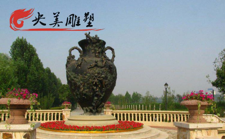 廣場擺放鑄銅浮雕花瓶雕塑圖片 廣場擺放鑄銅浮雕花瓶雕塑圖片