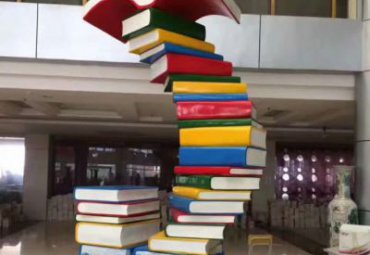 校園圖書館擺放玻璃鋼旋轉書本雕塑
