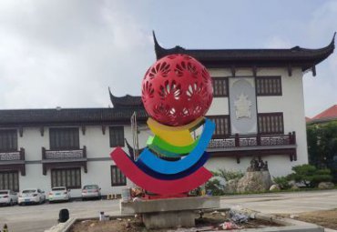 景區廣場擺放不銹鋼彩繪鏤空球雕塑