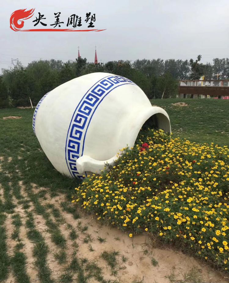 公園戶外擺放玻璃鋼陶瓷花瓶雕塑圖片 公園戶外擺放玻璃鋼陶瓷花瓶雕塑圖片