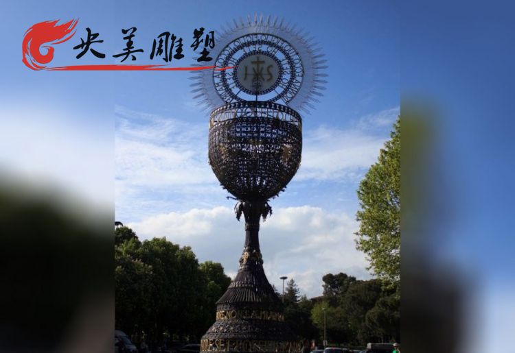 廣場擺放不銹鋼鏤空獎杯雕塑圖片 廣場擺放不銹鋼鏤空獎杯雕塑圖片