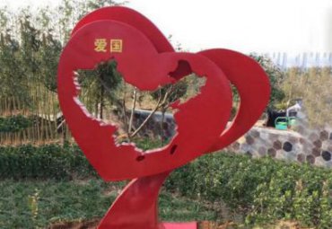 廣場(chǎng)擺放不銹鋼鏤空愛(ài)心雕塑