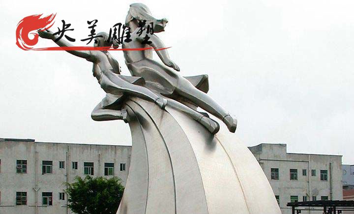 廣場擺放不銹鋼校園人物雕塑圖片 廣場擺放不銹鋼校園人物雕塑圖片