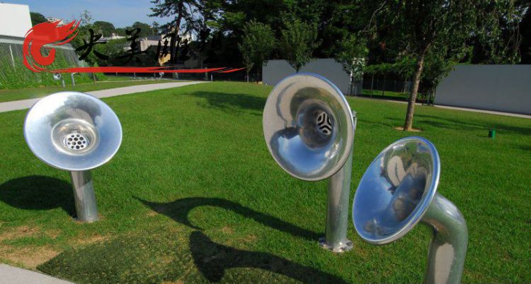公園綠地擺放不銹鋼喇叭雕塑圖片 公園綠地擺放不銹鋼喇叭雕塑圖片