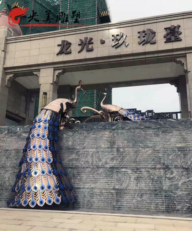 小區(qū)擺放不銹鋼烤漆孔雀雕塑圖片 小區(qū)擺放不銹鋼烤漆孔雀雕塑圖片