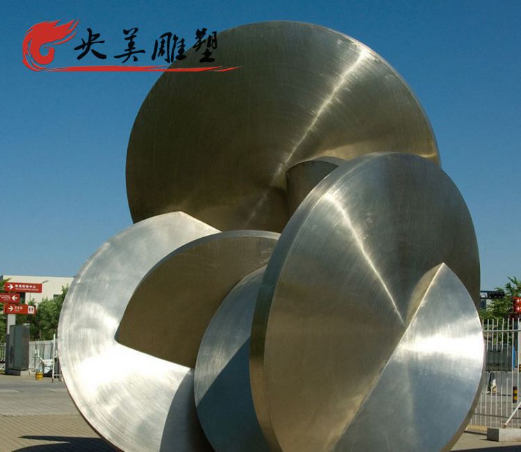 城市廣場擺放不銹鋼鏡面抽象光盤雕塑圖片 城市廣場擺放不銹鋼鏡面抽象光盤雕塑圖片