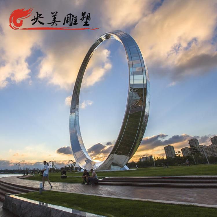 景點(diǎn)廣場(chǎng)擺放大型不銹鋼鏡面圓環(huán)雕塑圖片 景點(diǎn)廣場(chǎng)擺放大型不銹鋼鏡面圓環(huán)雕塑圖片