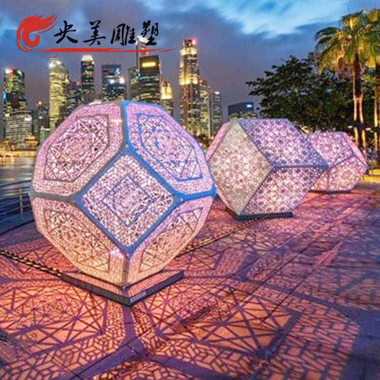 城市園林廣場不銹鋼鏤空幾何燈光景觀雕塑圖片 城市園林廣場不銹鋼鏤空幾何燈光景觀雕塑圖片