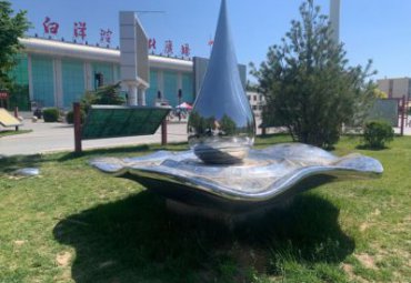 公園草地?cái)[放創(chuàng)意不銹鋼鏡面水滴雕塑