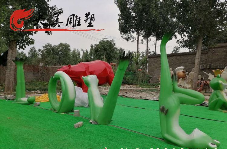 創(chuàng)意玻璃鋼綠色青蛙字符景觀LOVE雕塑圖片 創(chuàng)意玻璃鋼綠色青蛙字符景觀LOVE雕塑圖片