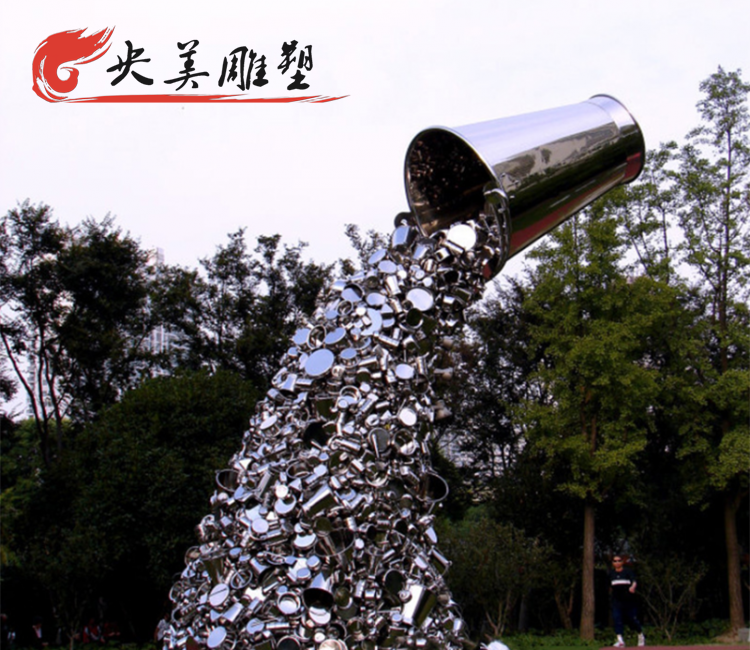 創(chuàng)意景觀不銹鋼倒垃圾的垃圾桶雕塑圖片 創(chuàng)意景觀不銹鋼倒垃圾的垃圾桶雕塑圖片
