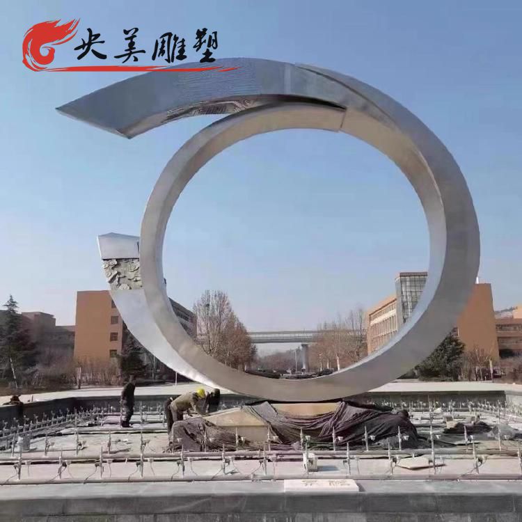 校園廣場噴泉水池擺放不銹鋼創意圓環雕塑圖片 校園廣場噴泉水池擺放不銹鋼創意圓環雕塑圖片