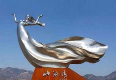 景點廣場擺放大型不銹鋼抽象美女雕像