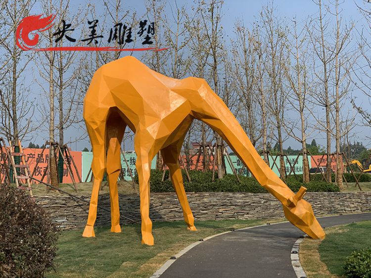 園林戶外大型玻璃鋼幾何切面長頸鹿雕塑圖片 園林戶外大型玻璃鋼幾何切面長頸鹿雕塑圖片