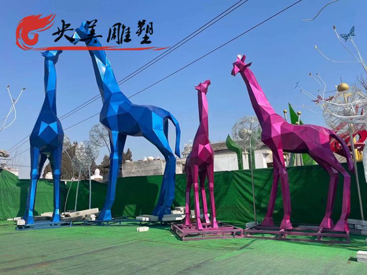 戶外園林擺放玻璃鋼抽象切塊長頸鹿動物景觀雕塑圖片 戶外園林擺放玻璃鋼抽象切塊長頸鹿動物景觀雕塑圖片