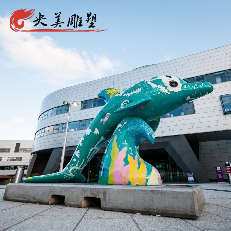 酒店門口擺放大型玻璃鋼彩繪海豚雕塑圖片 酒店門口擺放大型玻璃鋼彩繪海豚雕塑圖片
