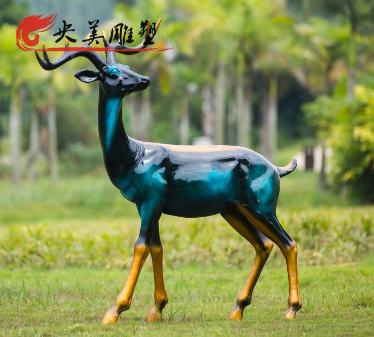 園林草坪玻璃鋼拋光動物景觀梅花鹿圖片 園林草坪玻璃鋼拋光動物景觀梅花鹿圖片