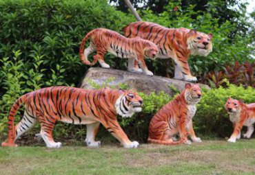 園林仿真動物景觀玻璃鋼老虎雕塑