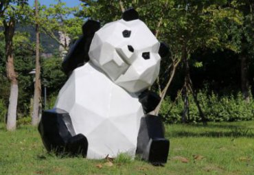 園林草坪玻璃鋼幾何抽象動物熊貓雕塑