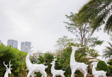 園林草坪抽象動物裝飾擺件玻璃鋼多只幾何梅花鹿