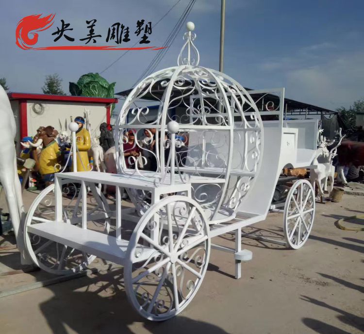 景點廣場擺放不銹鋼鏤空南瓜馬車景觀雕塑圖片 景點廣場擺放不銹鋼鏤空南瓜馬車景觀雕塑圖片