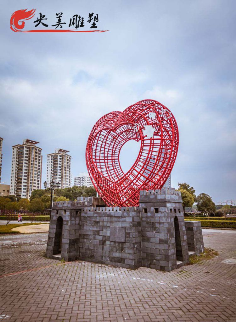 創意不銹鋼鏤空紅色廣場愛心雕塑圖片 創意不銹鋼鏤空紅色廣場愛心雕塑圖片