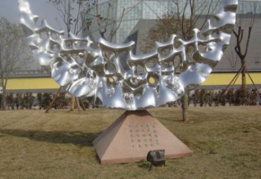 公園草坪個性不銹鋼鏤空月亮雕塑