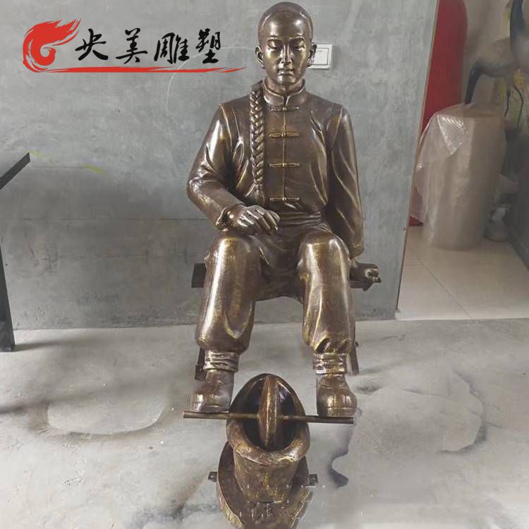 景區(qū)步行街玻璃鋼仿銅“碾藥”中醫(yī)人物雕塑圖片 景區(qū)步行街玻璃鋼仿銅“碾藥”中醫(yī)人物雕塑圖片