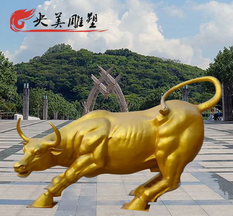 廣場擺放玻璃鋼仿銅漆金華爾街牛景觀雕塑圖片 廣場擺放玻璃鋼仿銅漆金華爾街牛景觀雕塑圖片