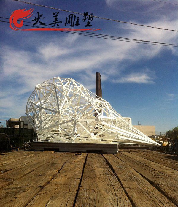 景區(qū)廣場創(chuàng)意鏤空白色不銹鋼冰淇淋雕塑圖片 景區(qū)廣場創(chuàng)意鏤空白色不銹鋼冰淇淋雕塑圖片