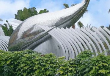 園林公園擺放不銹鋼鏤空創意鯨魚雕塑