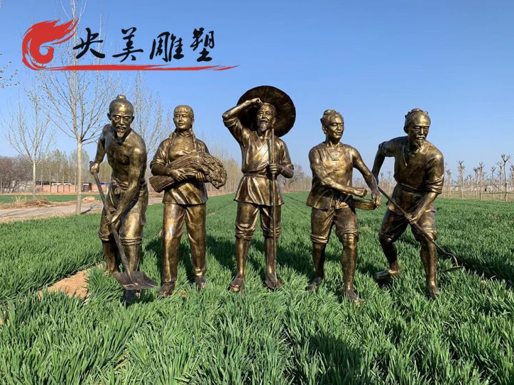 民俗農耕文化園林景區(qū)玻璃鋼仿銅干農活的人物雕塑圖片 民俗農耕文化園林景區(qū)玻璃鋼仿銅干農活的人物雕塑圖片