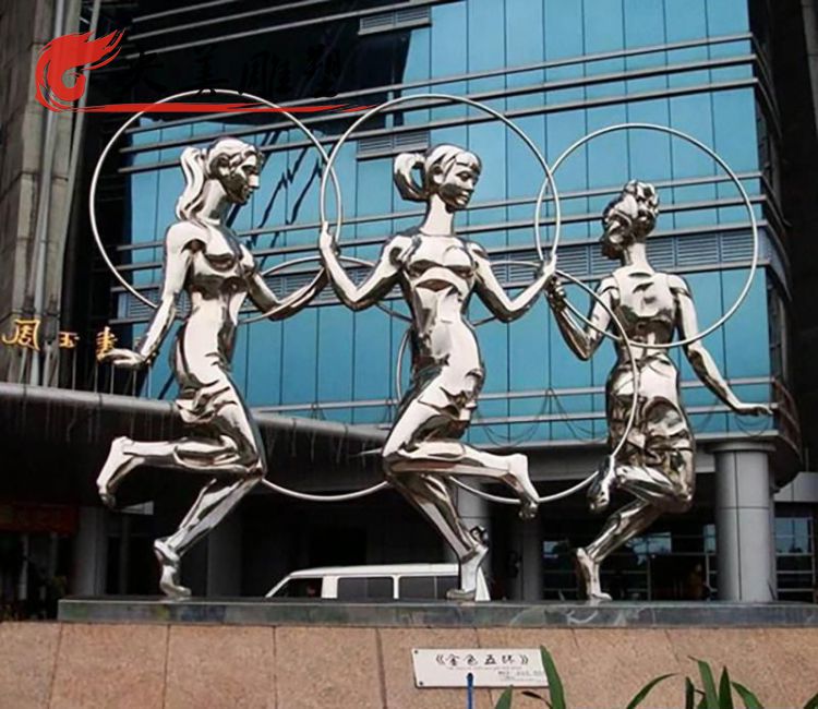 城市廣場擺放鏡面不銹鋼抽象人物奧運圓環雕塑圖片 城市廣場擺放鏡面不銹鋼抽象人物奧運圓環雕塑圖片