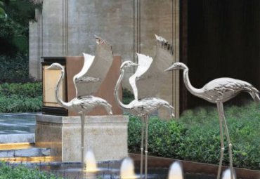 園林公園水景裝飾落地擺件不銹鋼鏡面抽象仙鶴雕塑