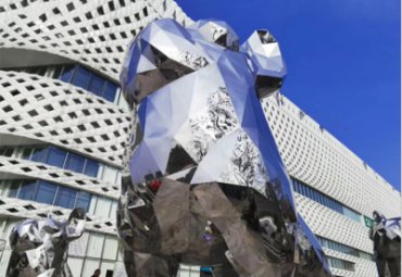 城市商場門口大型抽象動物景觀不銹鋼幾何鏡面狗雕塑
