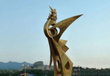 景區公園擺放大型不銹鋼抽象鳳凰景觀雕塑