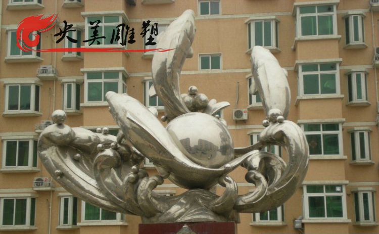 小區(qū)戶外擺放不銹鋼鏡面鯉魚游水景觀雕塑圖片 小區(qū)戶外擺放不銹鋼鏡面鯉魚游水景觀雕塑圖片